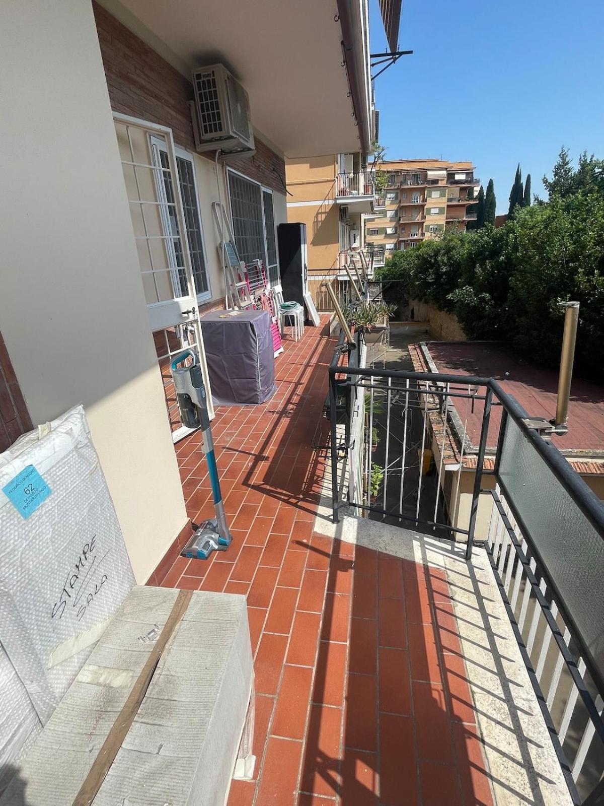 Stylish 1 Bedroom In * Rom